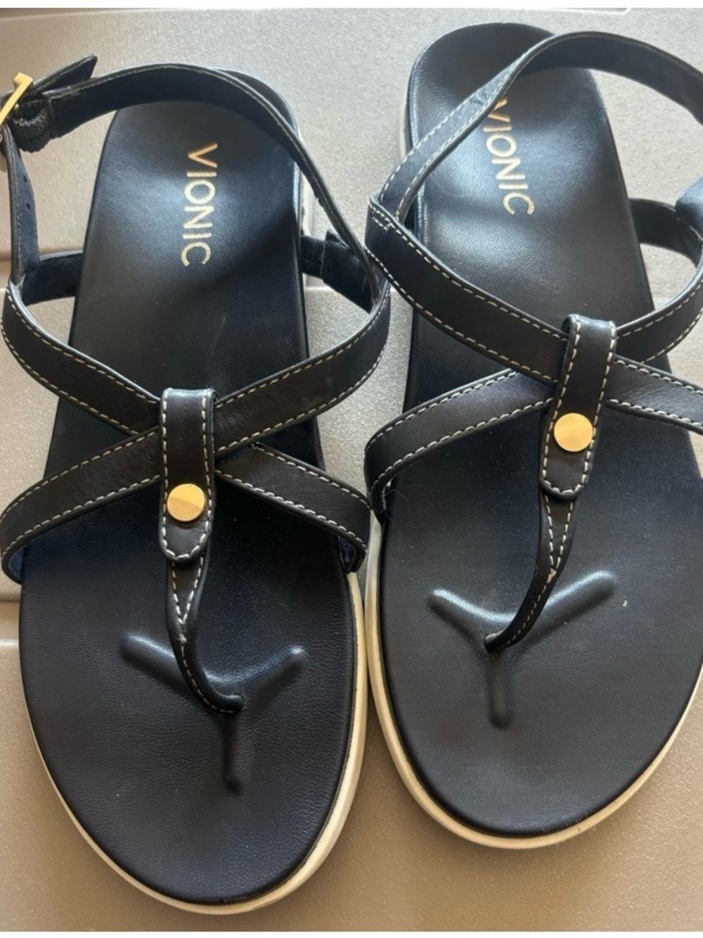 Vionic Women's navy with back strap arch assist sandals
